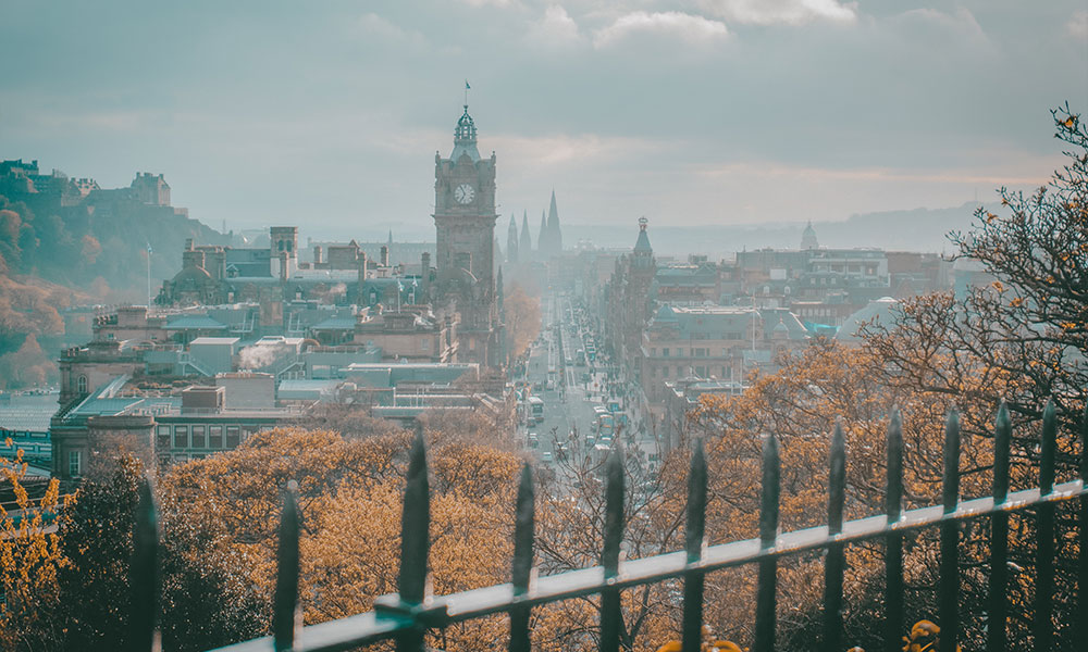 Historic skyline of Edinburgh for a luxury day trip guide